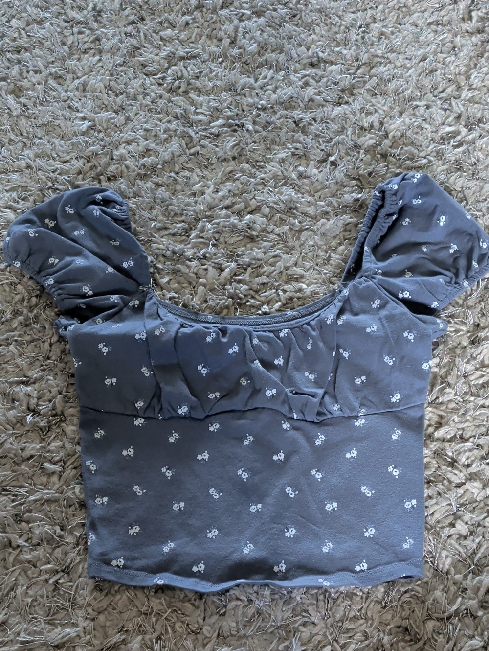 Hollister Gray Floral Puff-Sleeve Crop Top